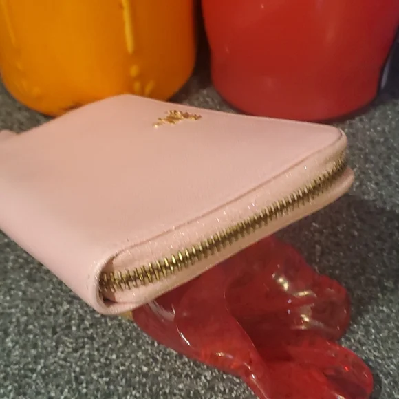 Prada Saffiano Zippy Wallet - Picture 6 of 14